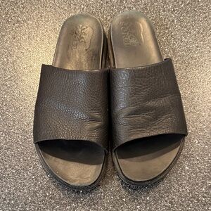 Sorel Women's Black Leather Sandals - size 9.5